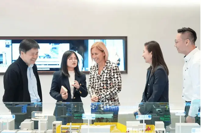 Delegation toured Han&rsquo;s Laser Global Intelligent Manufacturing Center